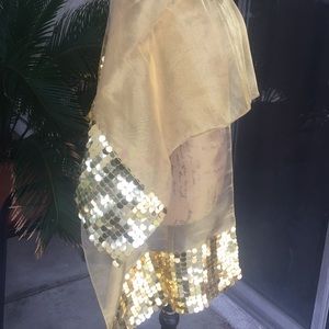 So beautifully designed fancy gold wrap